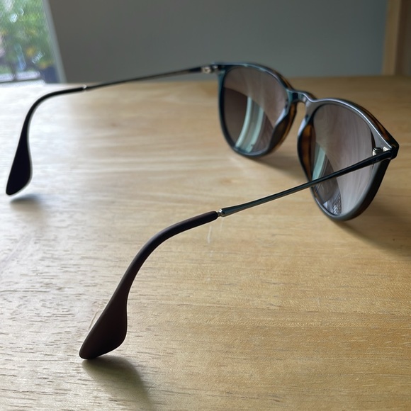 Ray-Ban Polarized Sunglasses - Picture 2 of 6